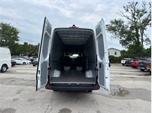 Vehicle Thumb #37