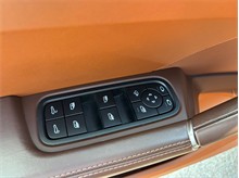 Vehicle Thumb #25