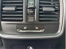Vehicle Thumb #43