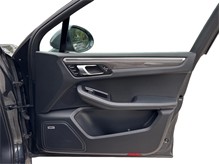 Vehicle Thumb #48