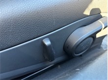 Vehicle Thumb #37