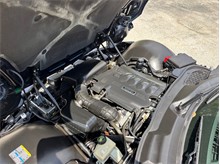 Vehicle Thumb #26