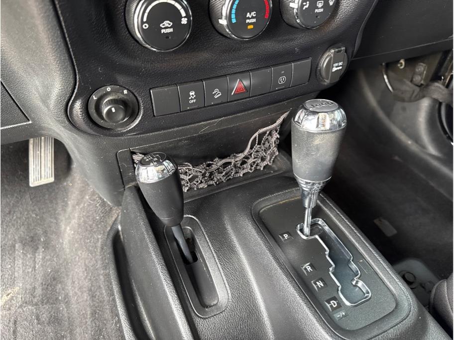 2013 Jeep Wrangler Unlimited Sahara - Photo 18