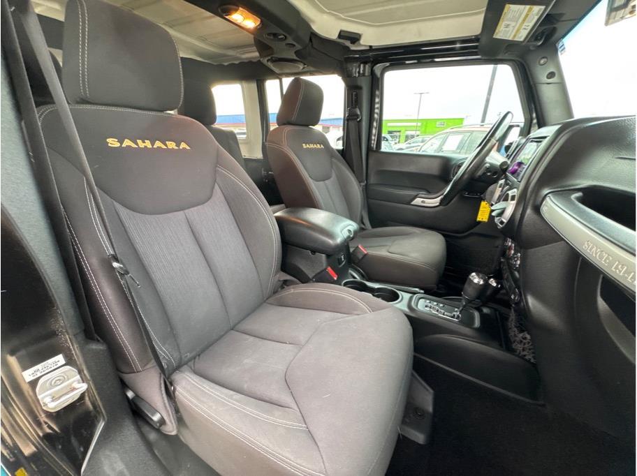 2013 Jeep Wrangler Unlimited Sahara - Photo 19