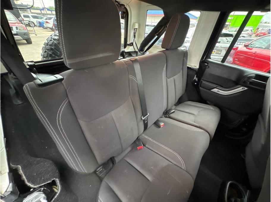 2013 Jeep Wrangler Unlimited Sahara - Photo 20