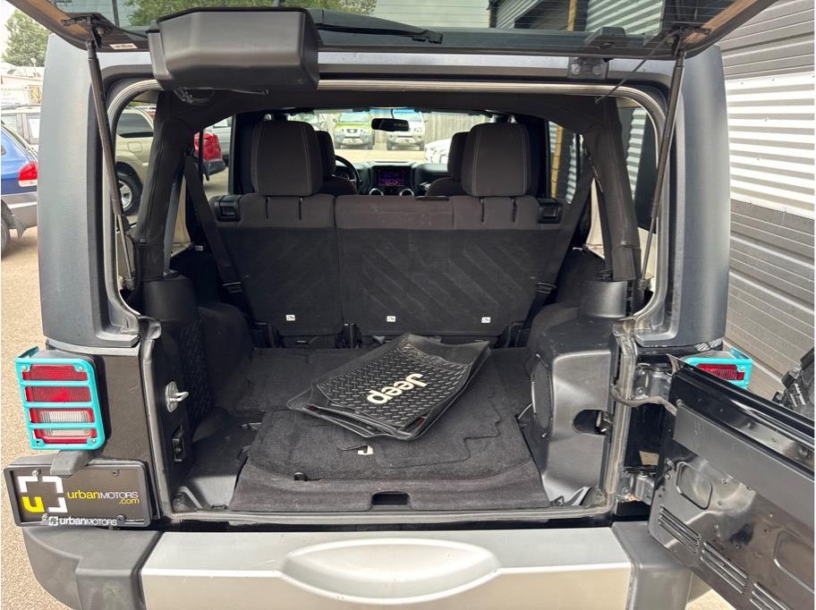 2013 Jeep Wrangler Unlimited Sahara - Photo 21