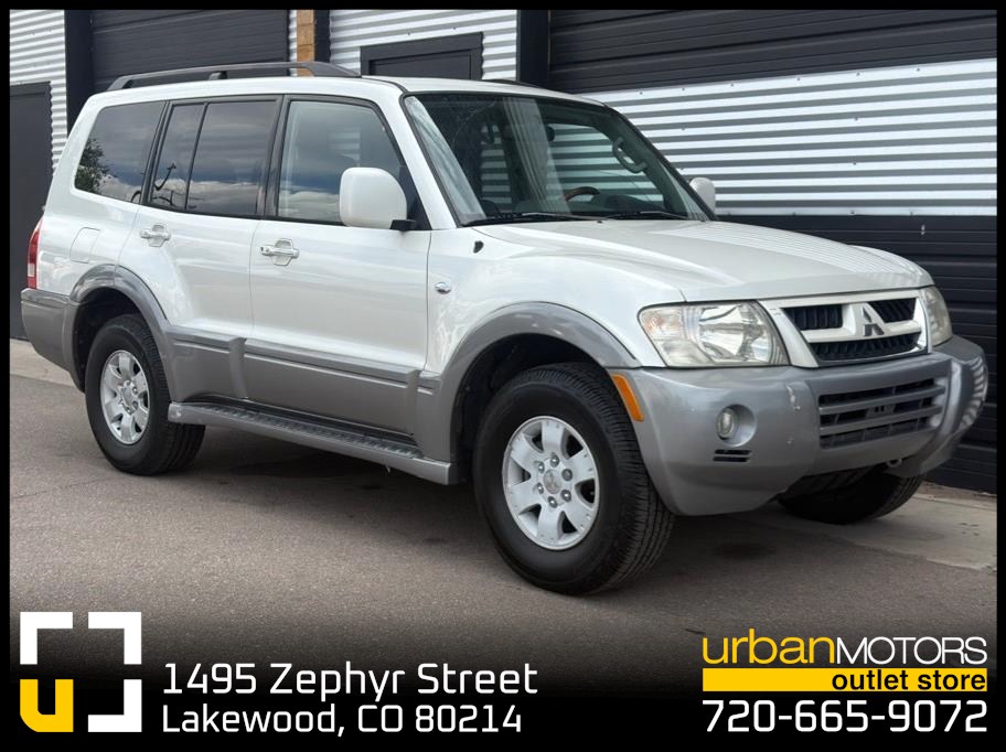 2004 Mitsubishi Montero Limited's photo