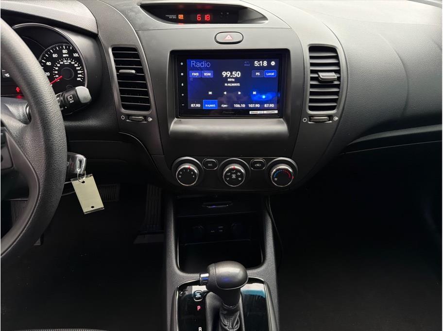 2017 Kia Forte5 LX - Photo 16