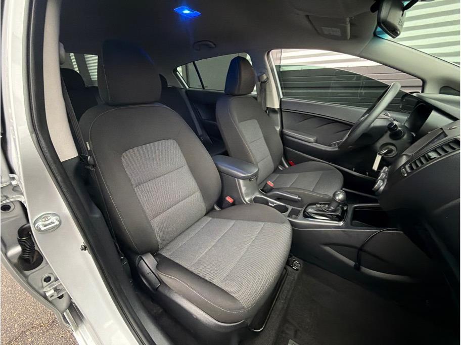 2017 Kia Forte5 LX - Photo 18