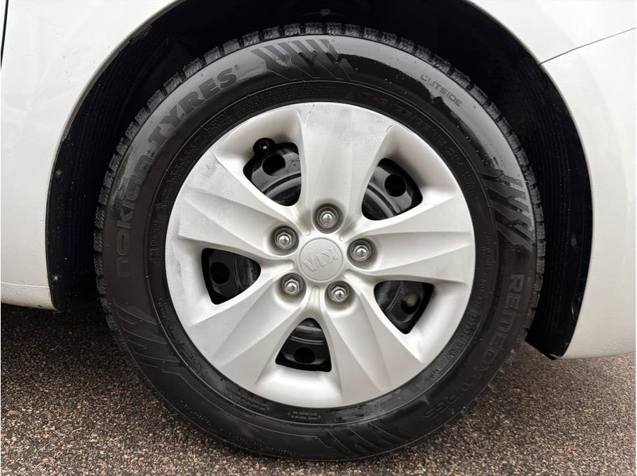 2017 Kia Forte5 LX - Photo 21