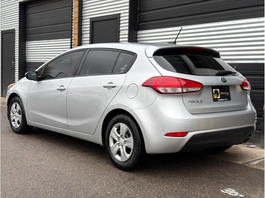 2017 Kia Forte5 LX - Photo 7