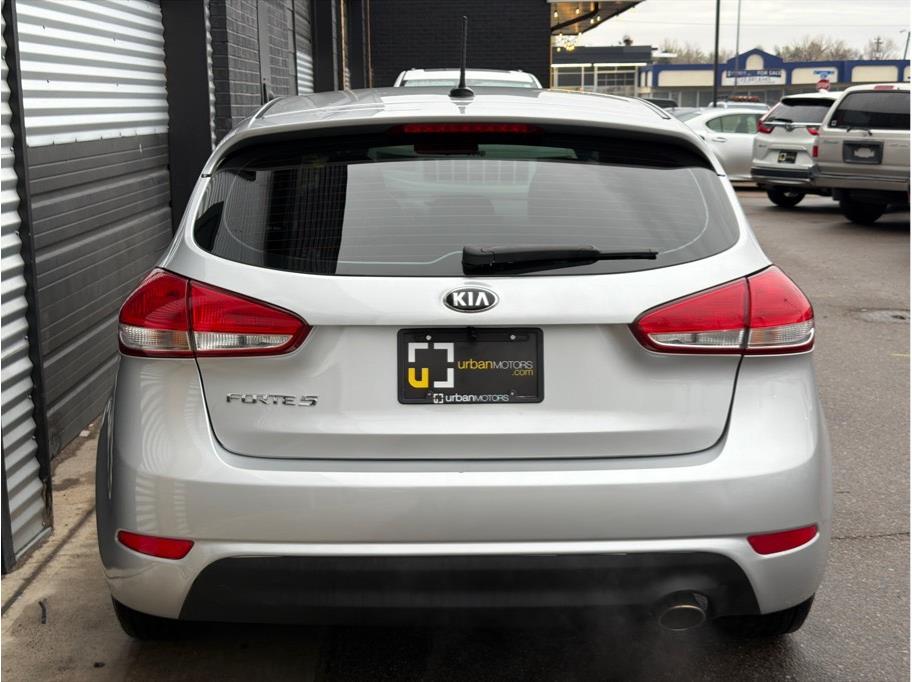 2017 Kia Forte5 LX - Photo 8