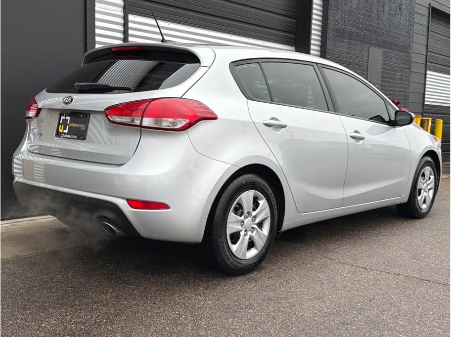 2017 Kia Forte5 LX - Photo 9