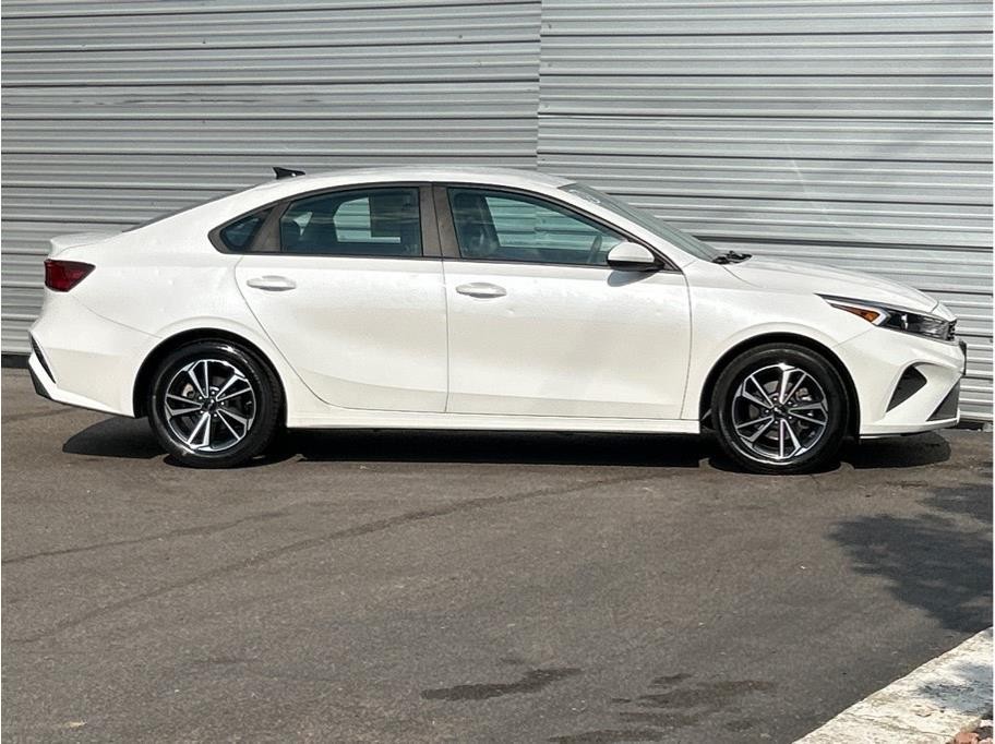 2023 Kia Forte LXS - Photo 10