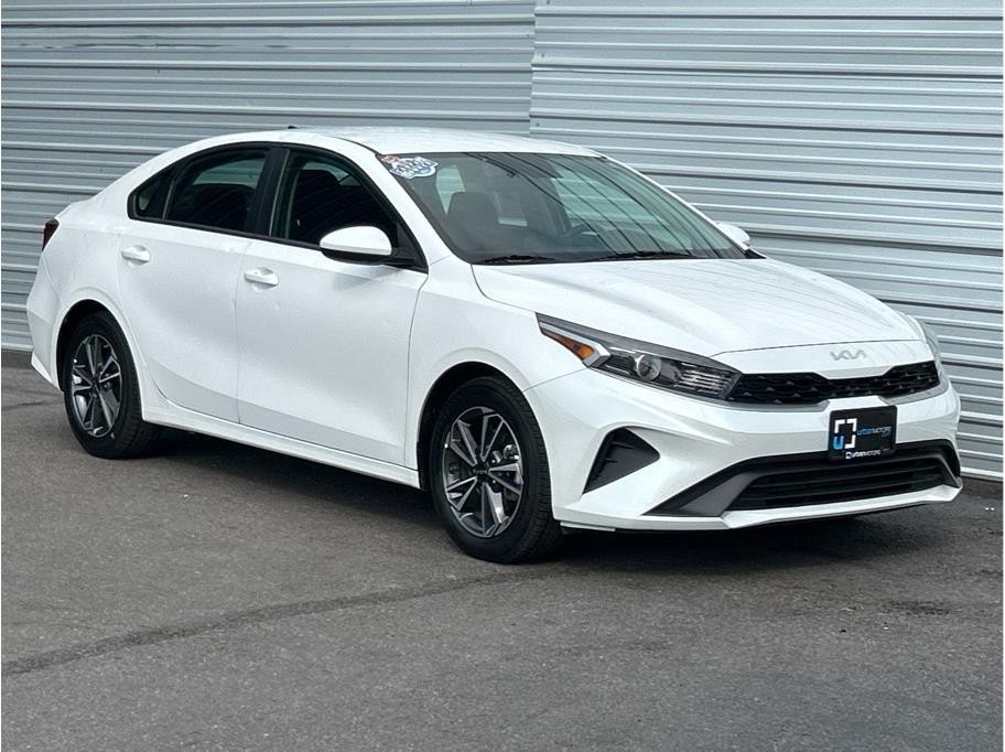 2023 Kia Forte LXS - Photo 11