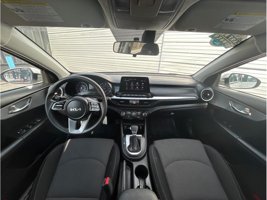 2023 Kia Forte LXS - Photo 13