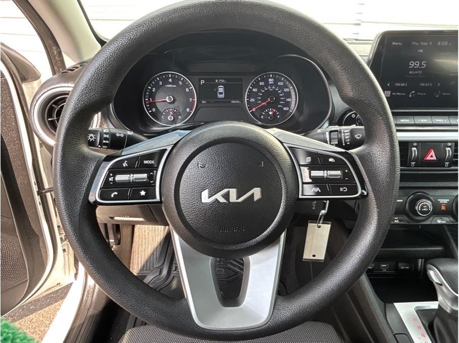 2023 Kia Forte LXS - Photo 14