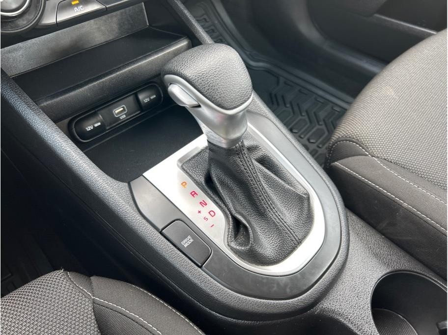 2023 Kia Forte LXS - Photo 18