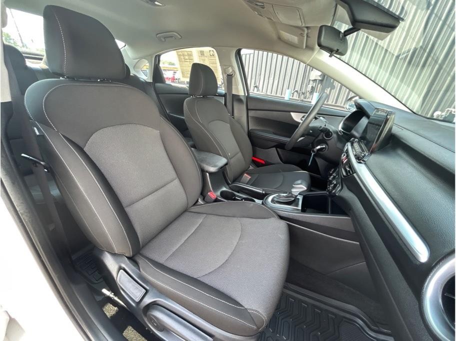 2023 Kia Forte LXS - Photo 19
