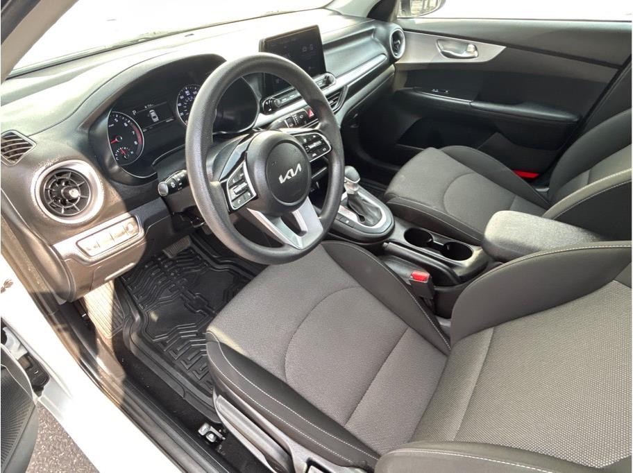2023 Kia Forte LXS - Photo 2
