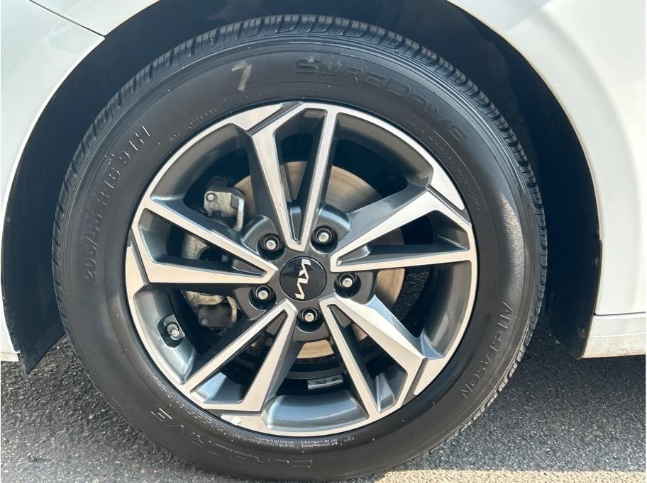 2023 Kia Forte LXS - Photo 22