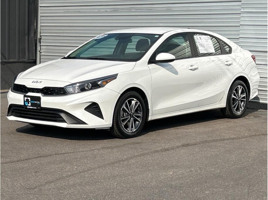 2023 Kia Forte LXS - Photo 5