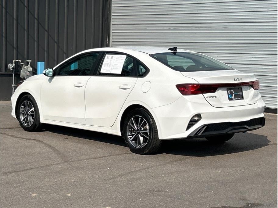 2023 Kia Forte LXS - Photo 7