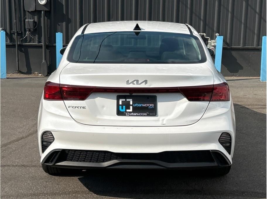 2023 Kia Forte LXS - Photo 8