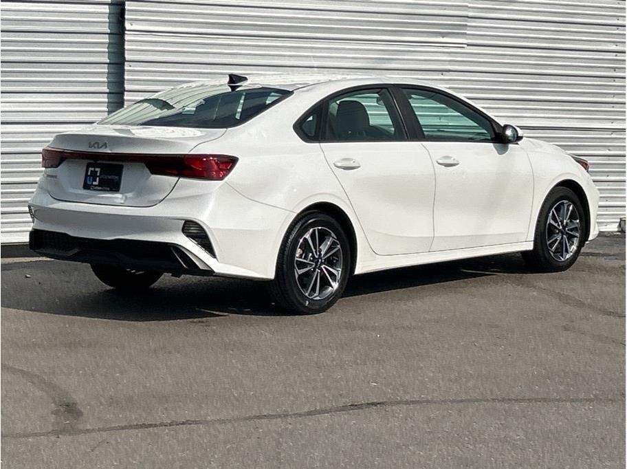 2023 Kia Forte LXS - Photo 9