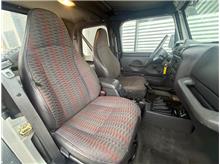 Vehicle Thumb #19
