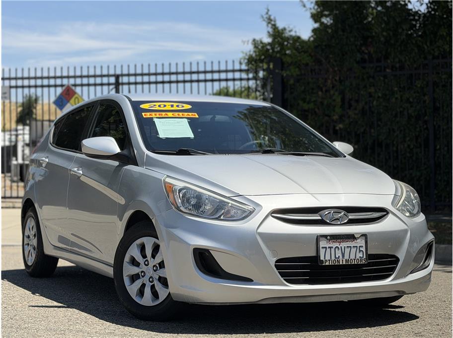 2016 Hyundai Accent SE 5-Door 6-Speed Automatic's photo