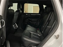 Vehicle Thumb #17