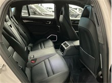 Vehicle Thumb #16