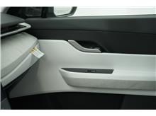 Vehicle Thumb #16