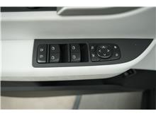 Vehicle Thumb #17