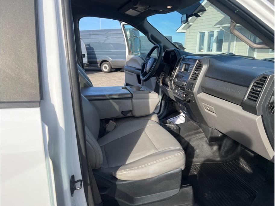 2018 Ford F-350 Super Duty Chassis Cab XL - Photo 16