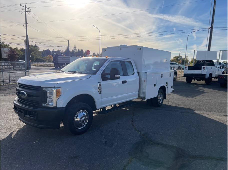 2017 Ford F-350 Super Duty Chassis Cab