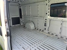 Vehicle Thumb #14