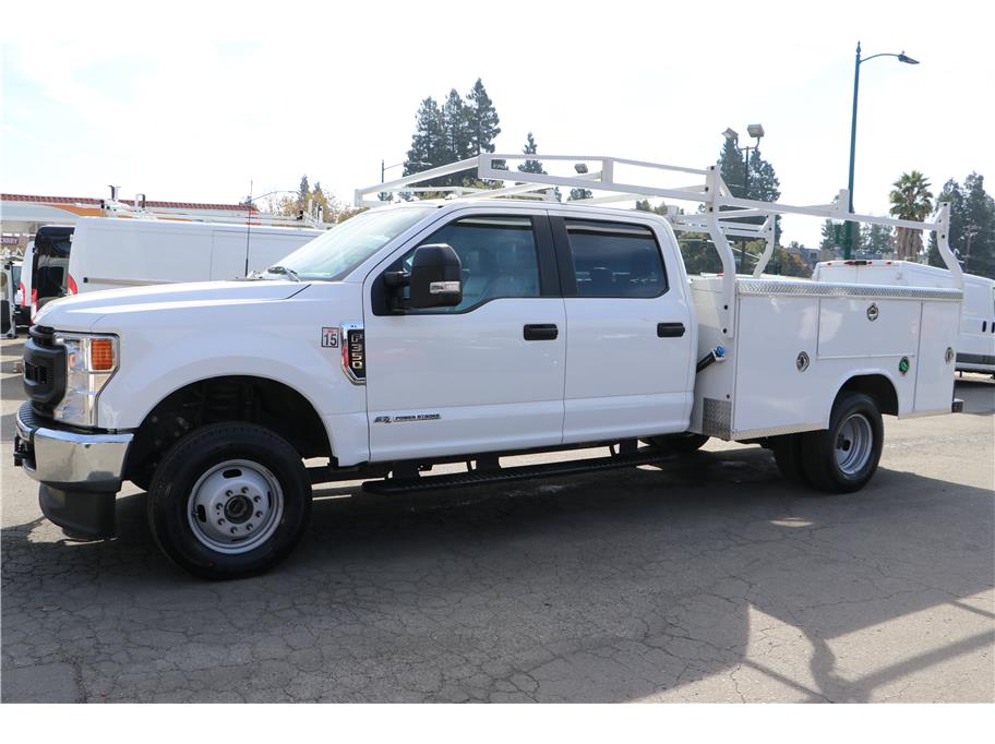 2022 Ford F350 Super Duty Crew Cab & Chassis