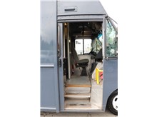 Vehicle Thumb #9