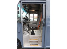 Vehicle Thumb #12