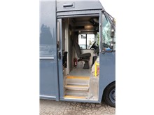 Vehicle Thumb #9