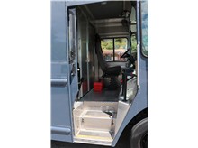 Vehicle Thumb #9