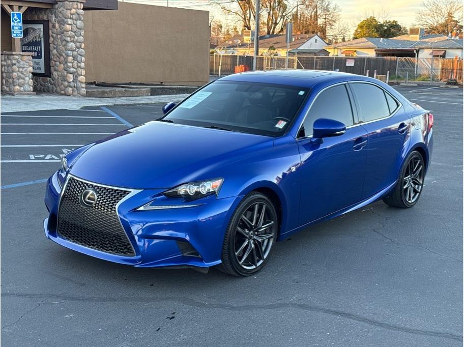 2016 Lexus IS 200t's photo