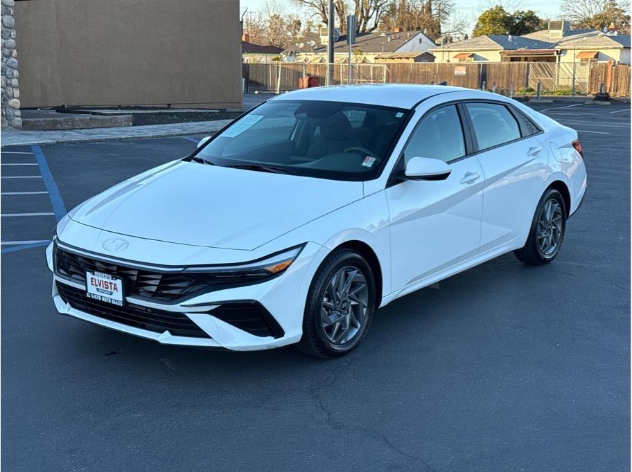 2024 Hyundai Elantra SEL's photo
