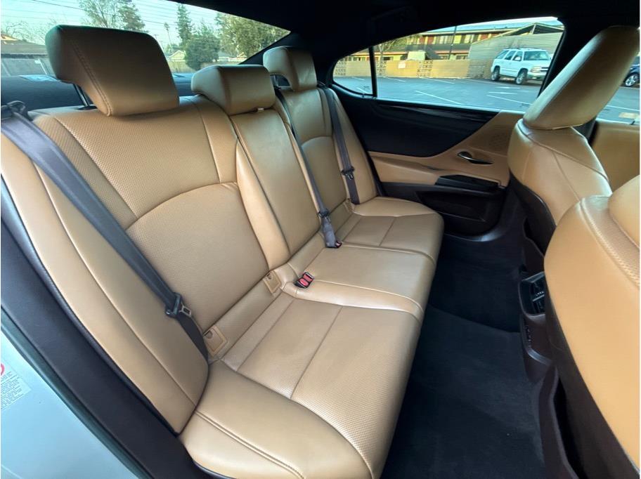 2019 Lexus ES 350 - Photo 14