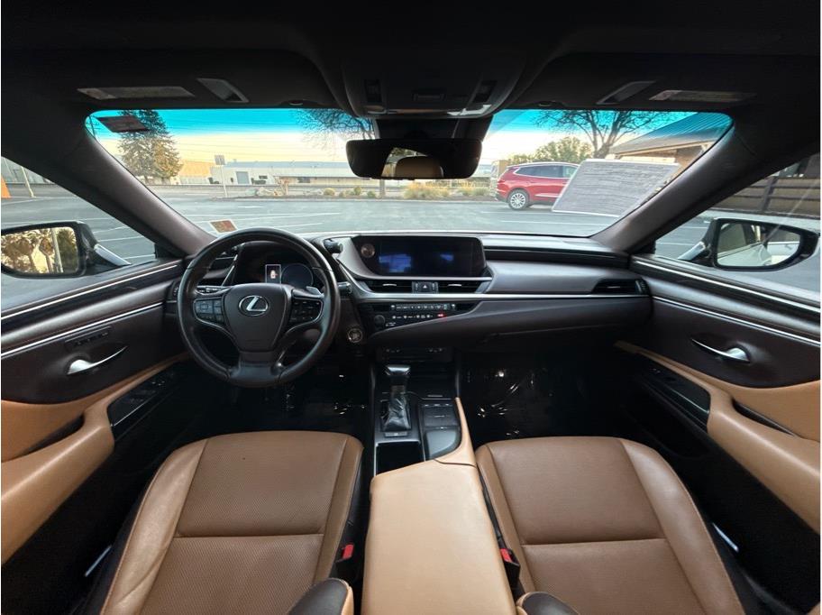 2019 Lexus ES 350 - Photo 15