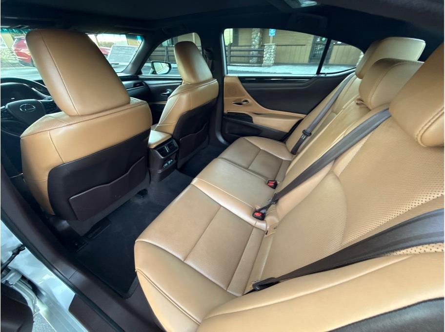2019 Lexus ES 350 - Photo 9