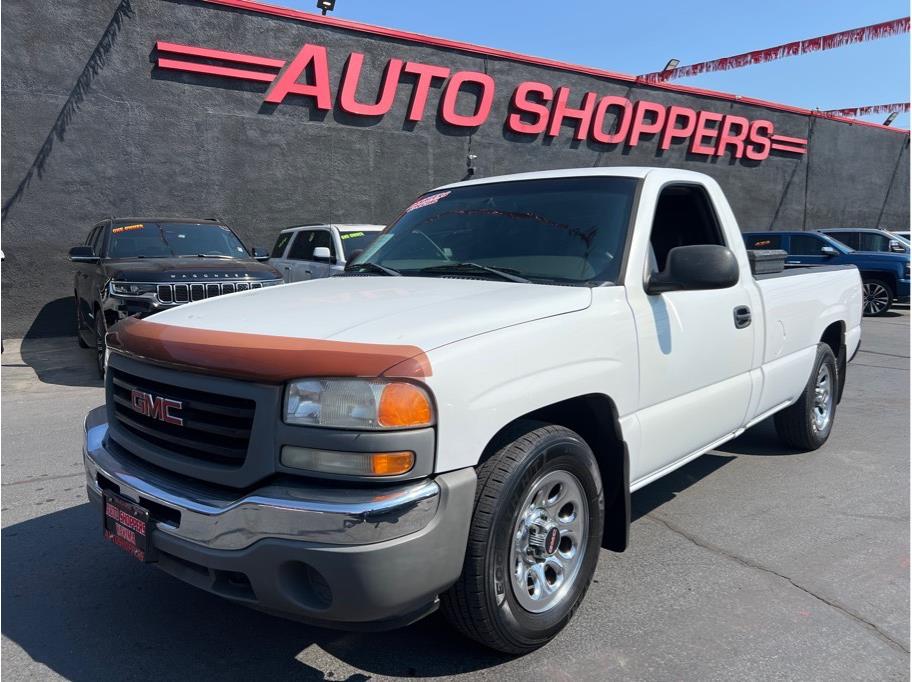2006 GMC Sierra 2WD Regular Cab 8-ft Work Truck's photo