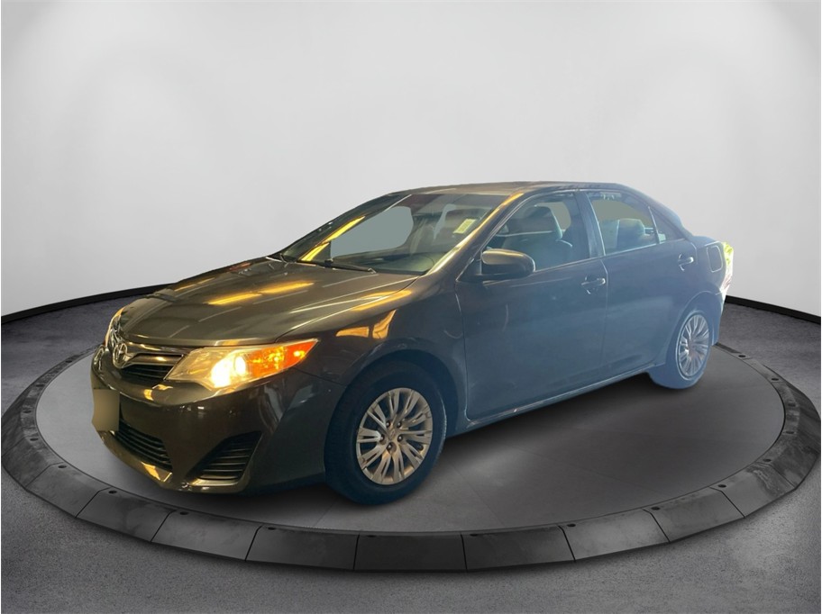 2012 Toyota Camry LE's photo